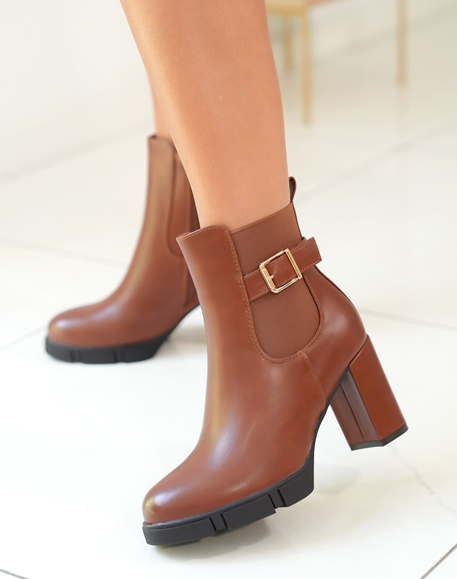 BOTTINES CAMEL ? TALON ? BOUCLE DOR?E