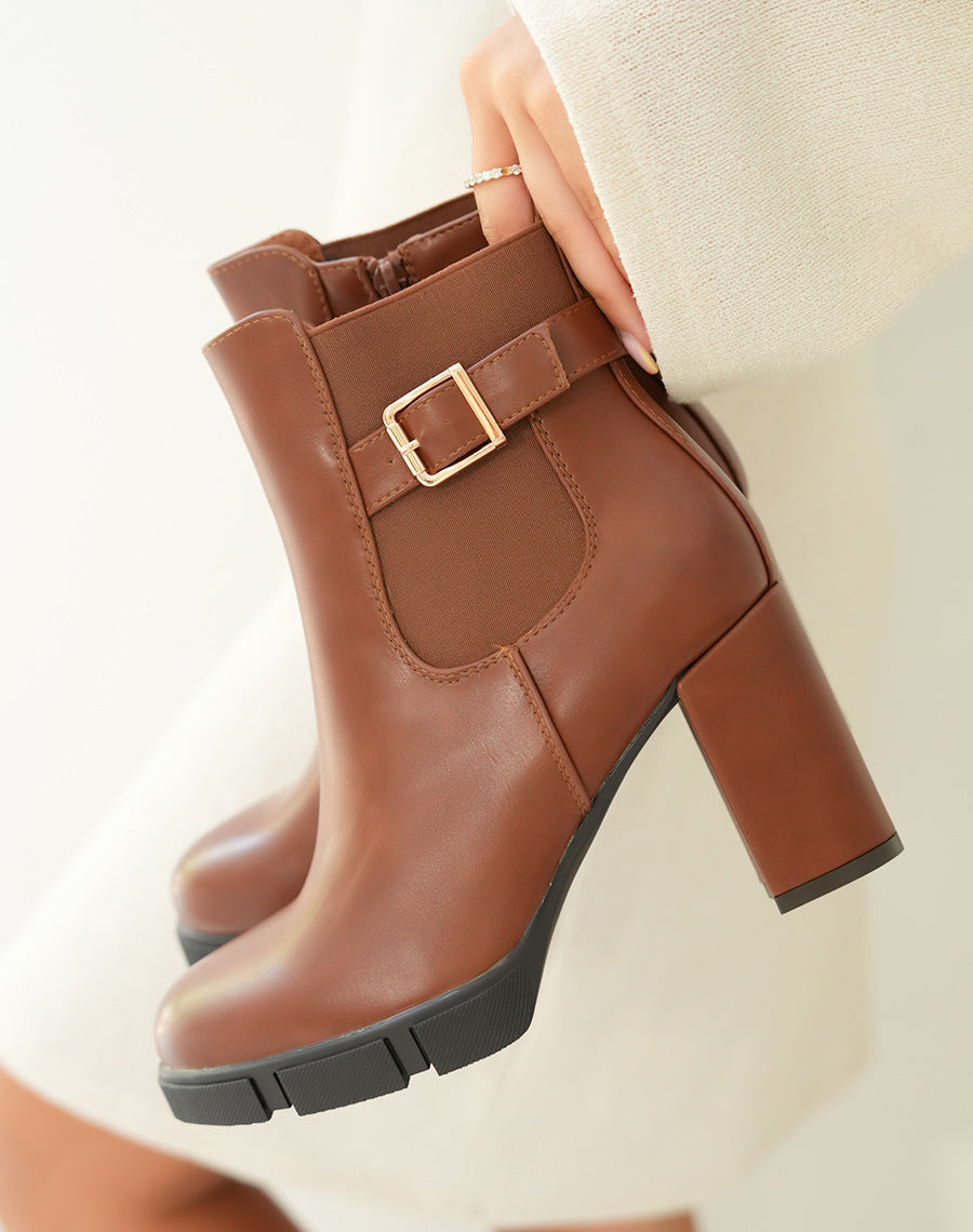 BOTTINES CAMEL ? TALON ? BOUCLE DOR?E
