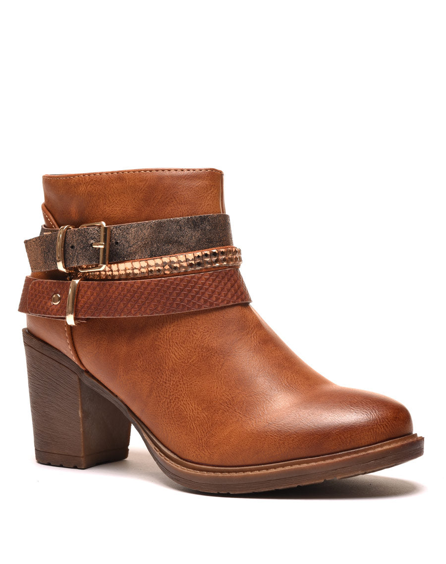 Bottines camel à talons avec différentes lanières