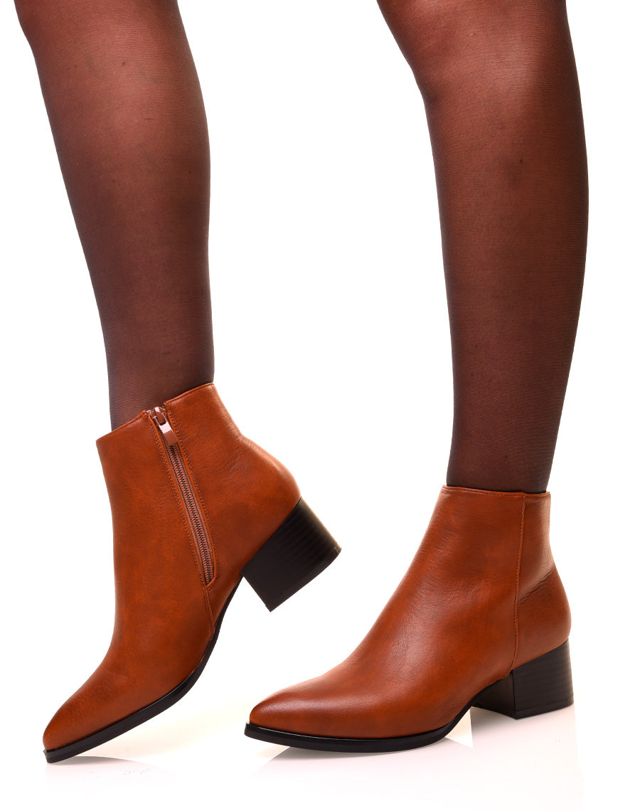 Bottines camel à talons carré et bouts pointus