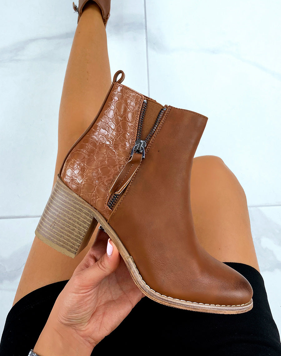 Bottines camel à talons carrés bi-matières effet croco