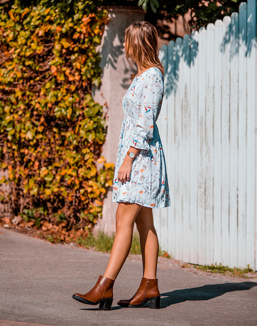 Bottines camel à talons carrés et à bouts pointus