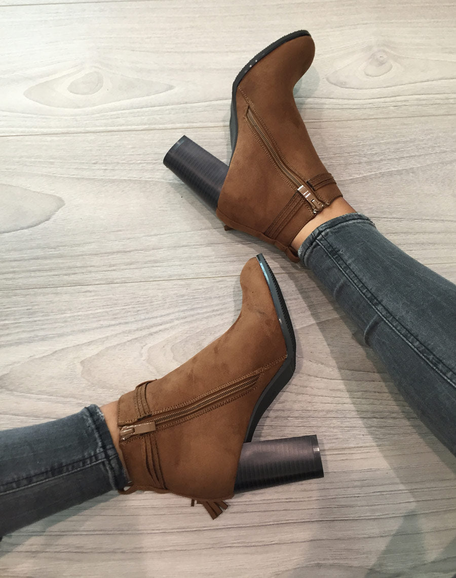 Bottines camel à talons & fines lanières