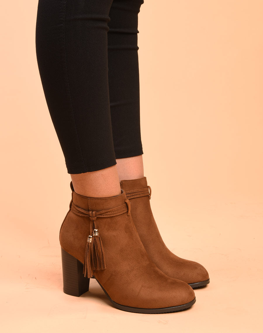 Bottines camel à talons & fines lanières