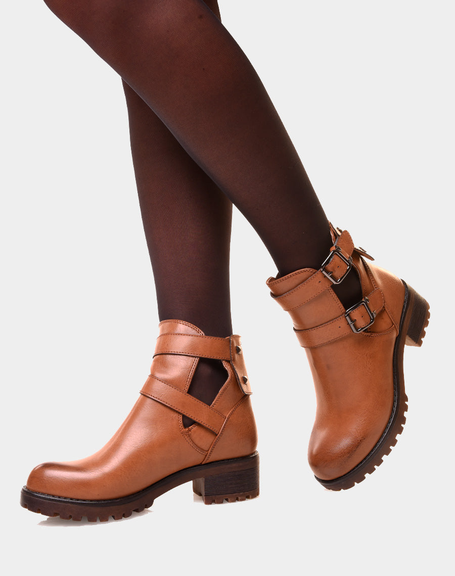 Bottines camelles ajourées à sangles