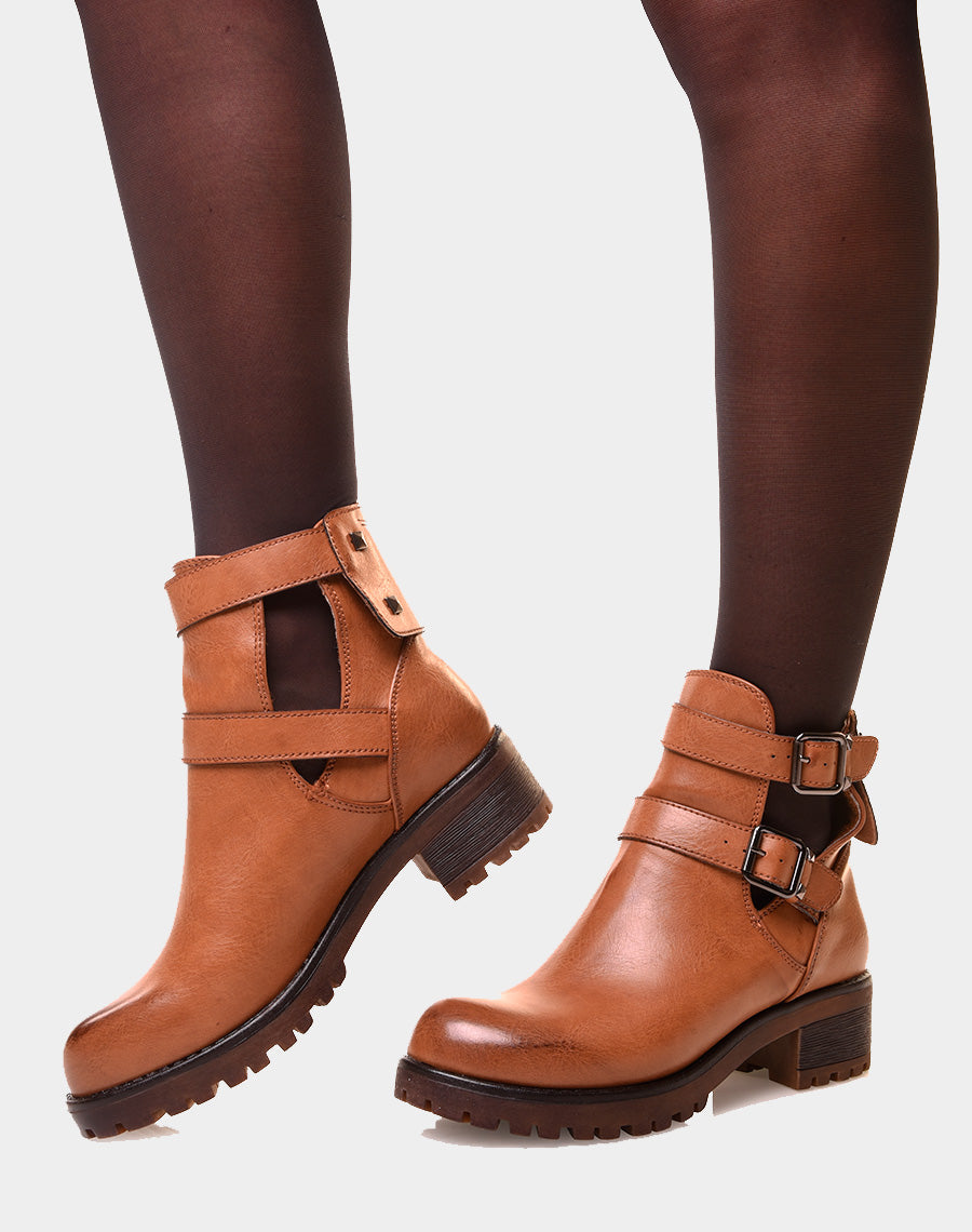 Bottines camelles ajourées à sangles