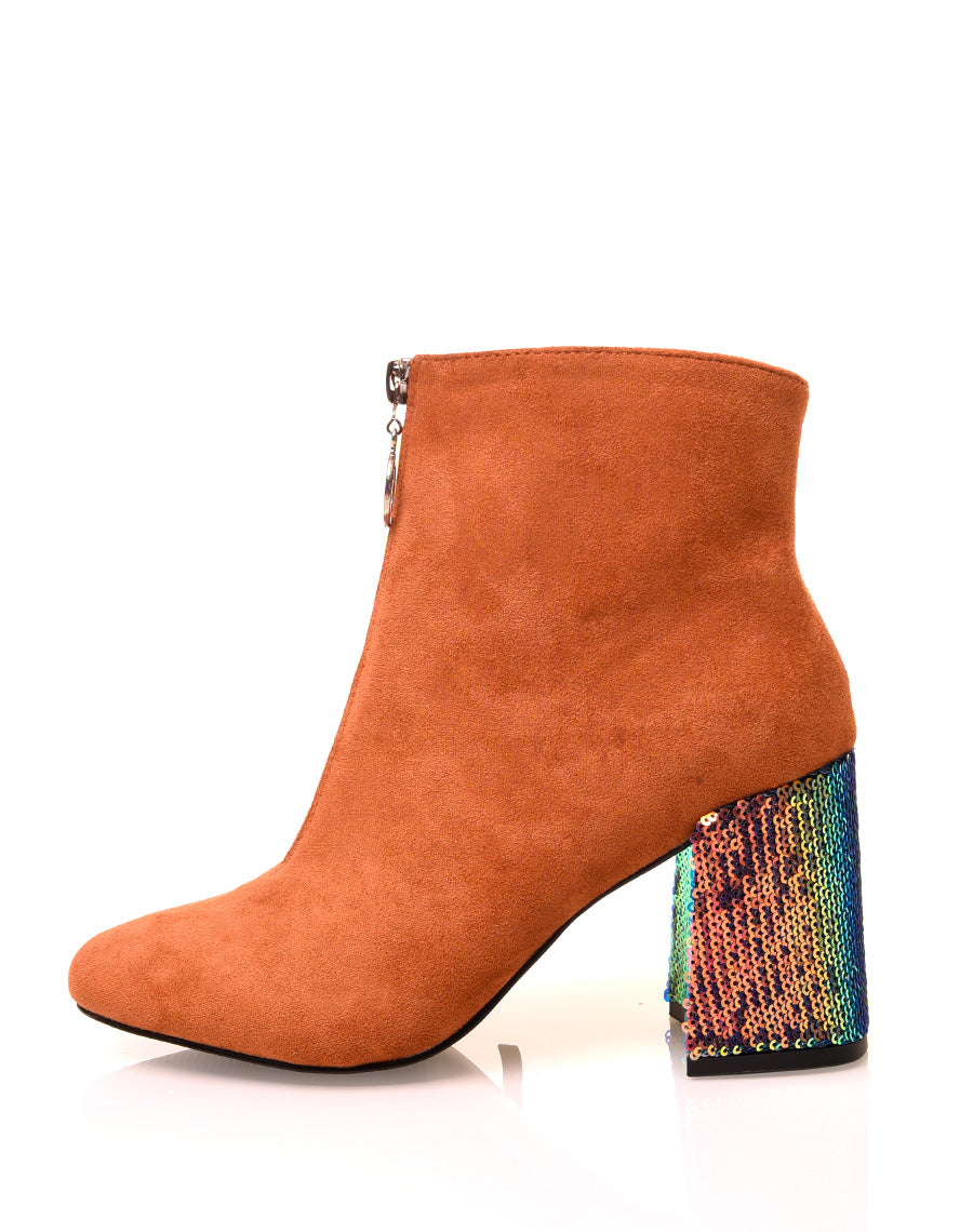 Bottines camelles en suédine à talons pailletés