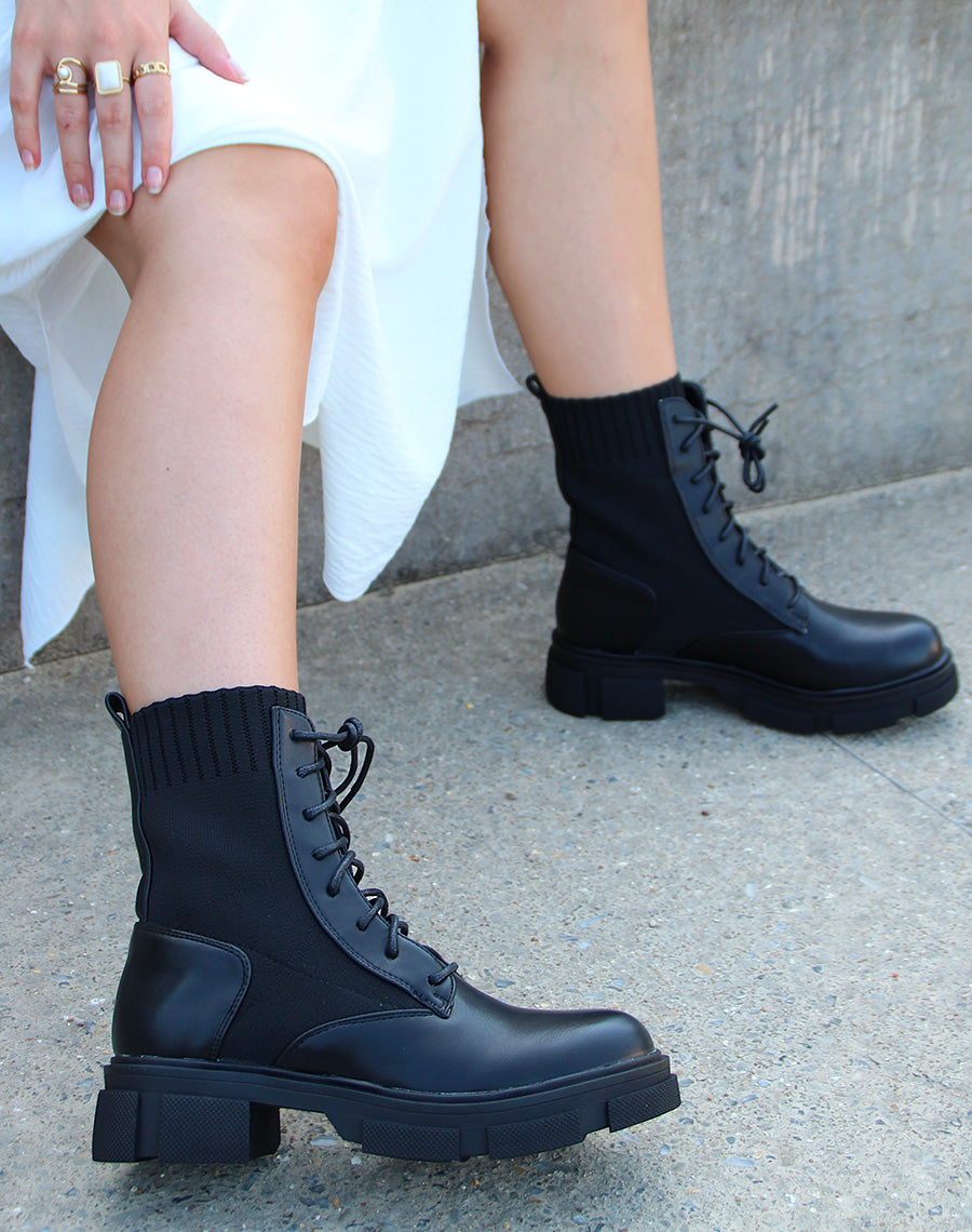 Bottines chaussette noires à lacet et semelle talonnée