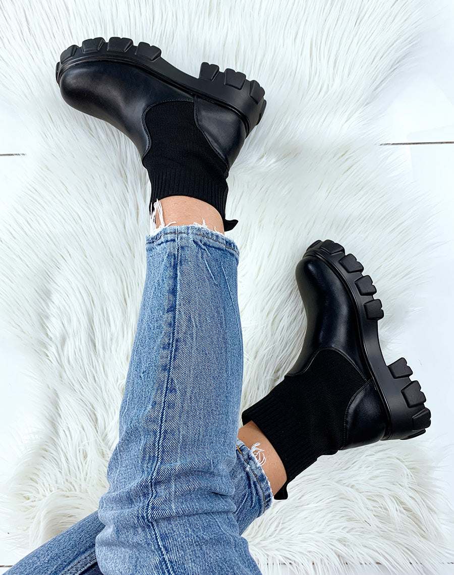 Bottines chaussettes noires et semelle plateforme