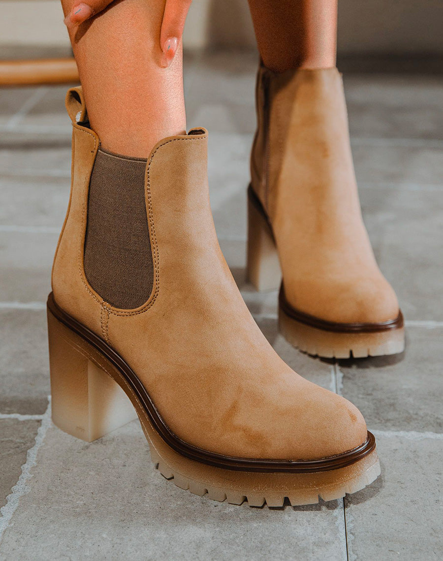 Bottines chelsea camel à talon haut et plateforme crantée
