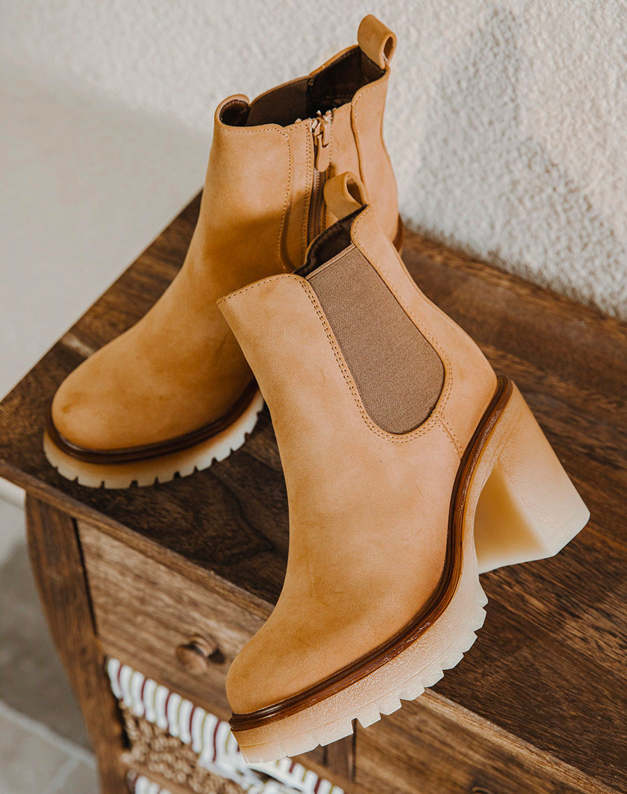 Bottines chelsea camel à talon haut et plateforme crantée
