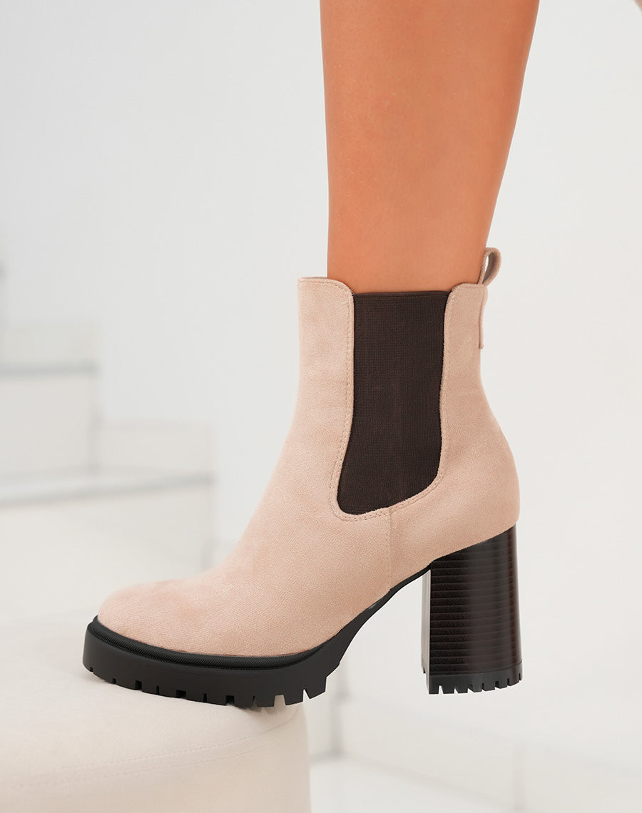 Bottines Chelsea femme en suédine beige avec talon épais et semelle crantée