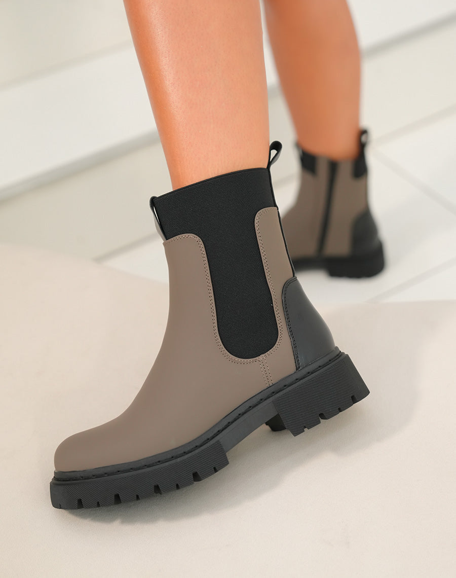 BOTTINES CHELSEA KAKI : CLASSIQUE REVISITÉ