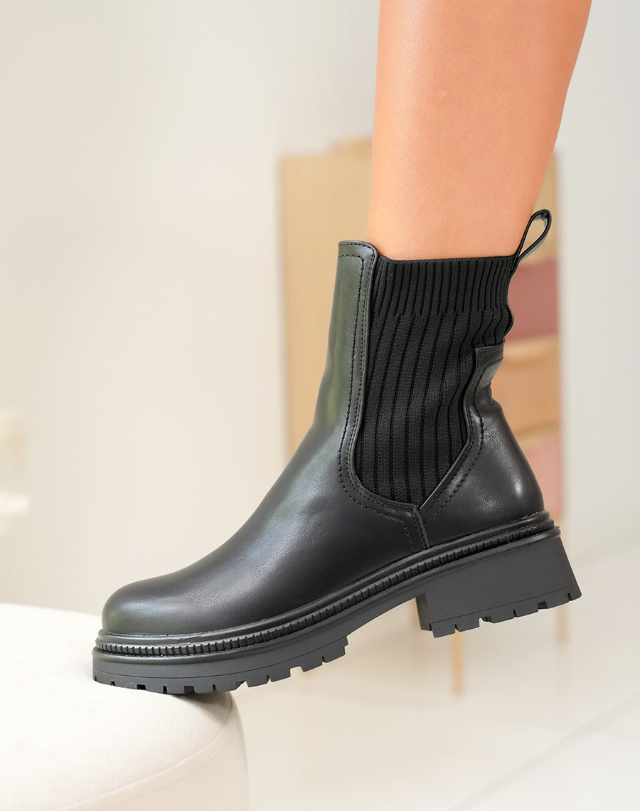 BOTTINES CHELSEA NOIRE : AUDACE & ÉLÉGANCE