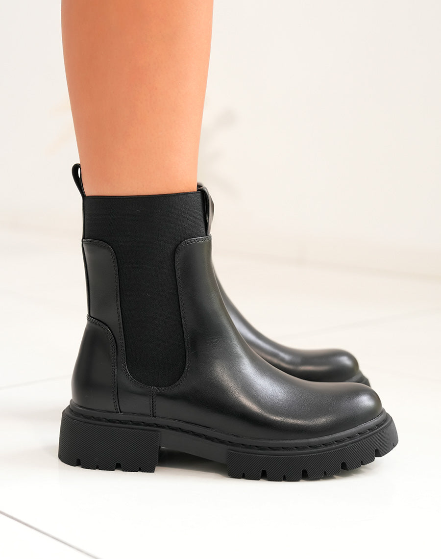 BOTTINES CHELSEA NOIRE : SIMPLICITÉ & STYLE