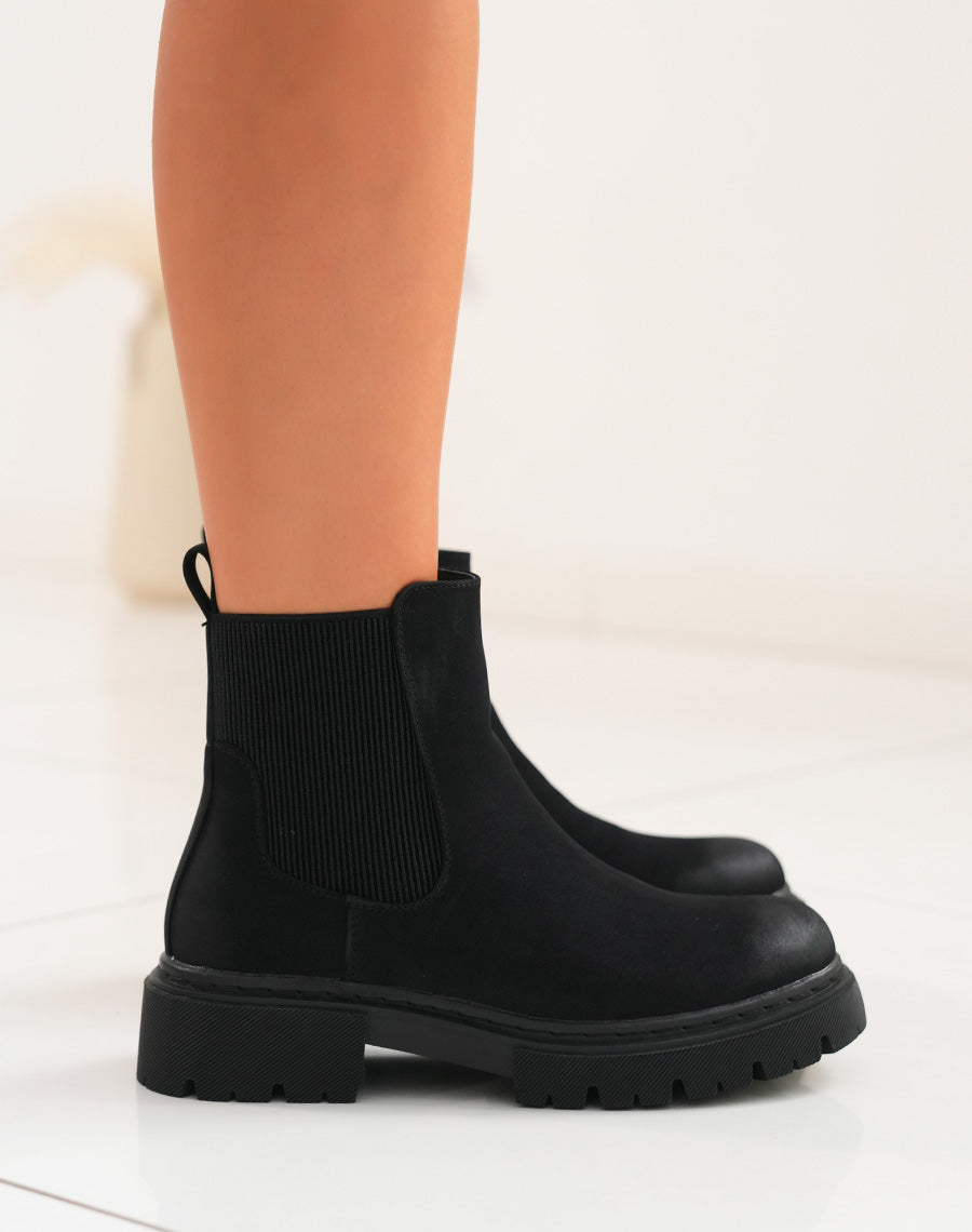 Bottines Chelsea Noires en Suédine avec Semelle Crantée