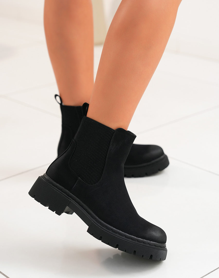 Bottines Chelsea Noires en Suédine avec Semelle Crantée