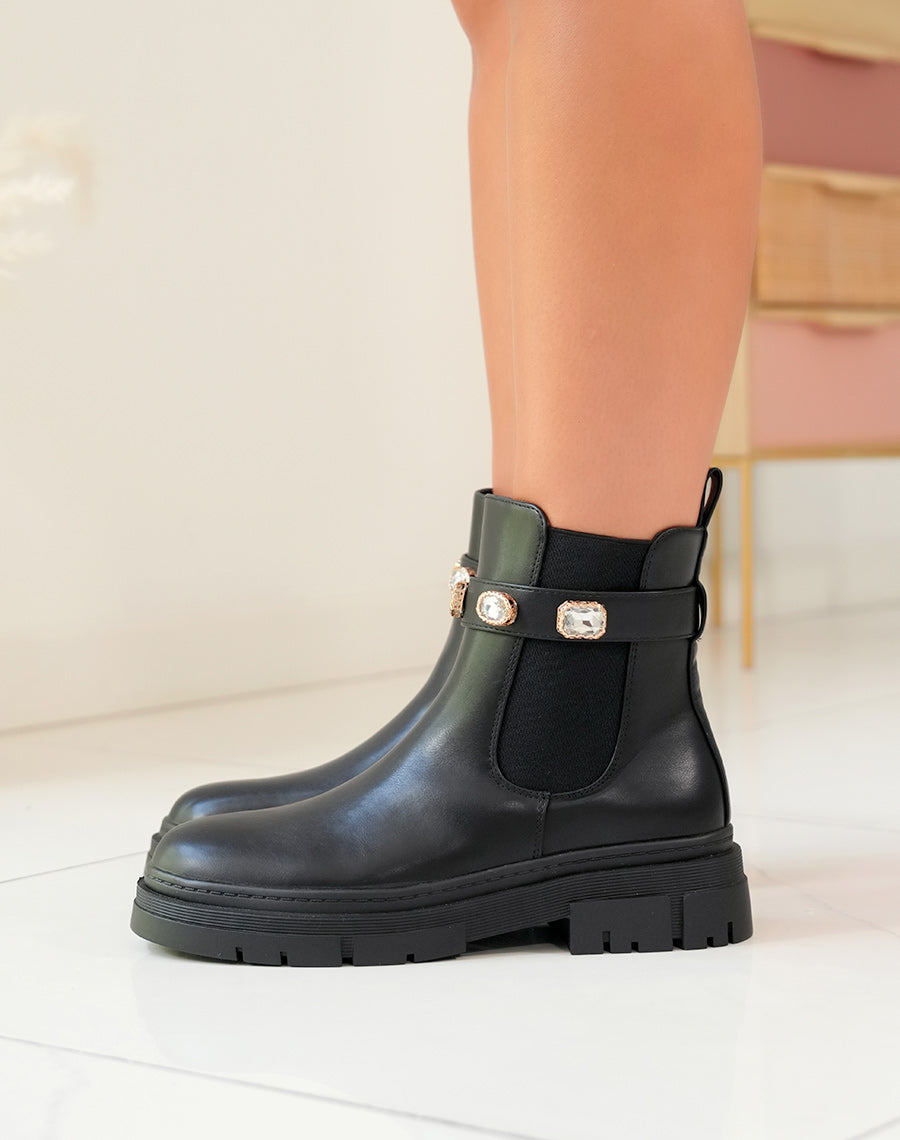 Bottines Chelsea noires pour femme avec lanière scratch et détails bijoux tendances