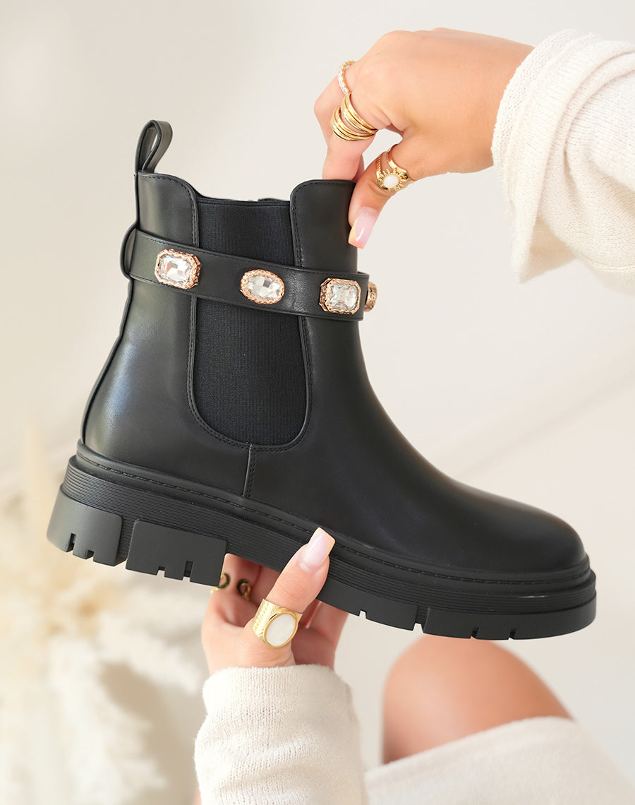 Bottines Chelsea noires pour femme avec lanière scratch et détails bijoux tendances