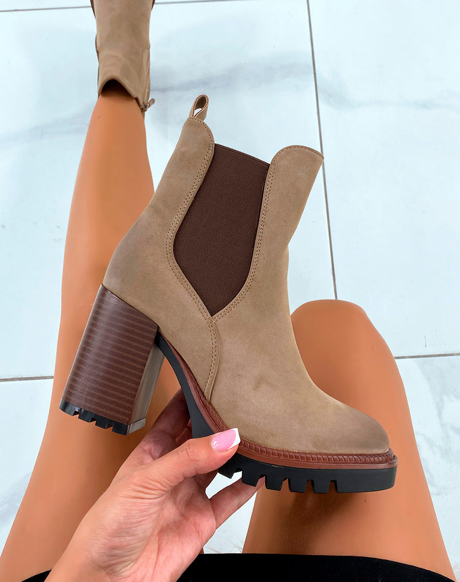 Bottines Chelsea taupe en suédine - Le chic intemporel à porter au quotidien