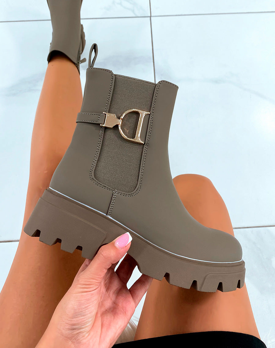 Bottines Chelsea Taupe Mat Avec Boucle Dorée