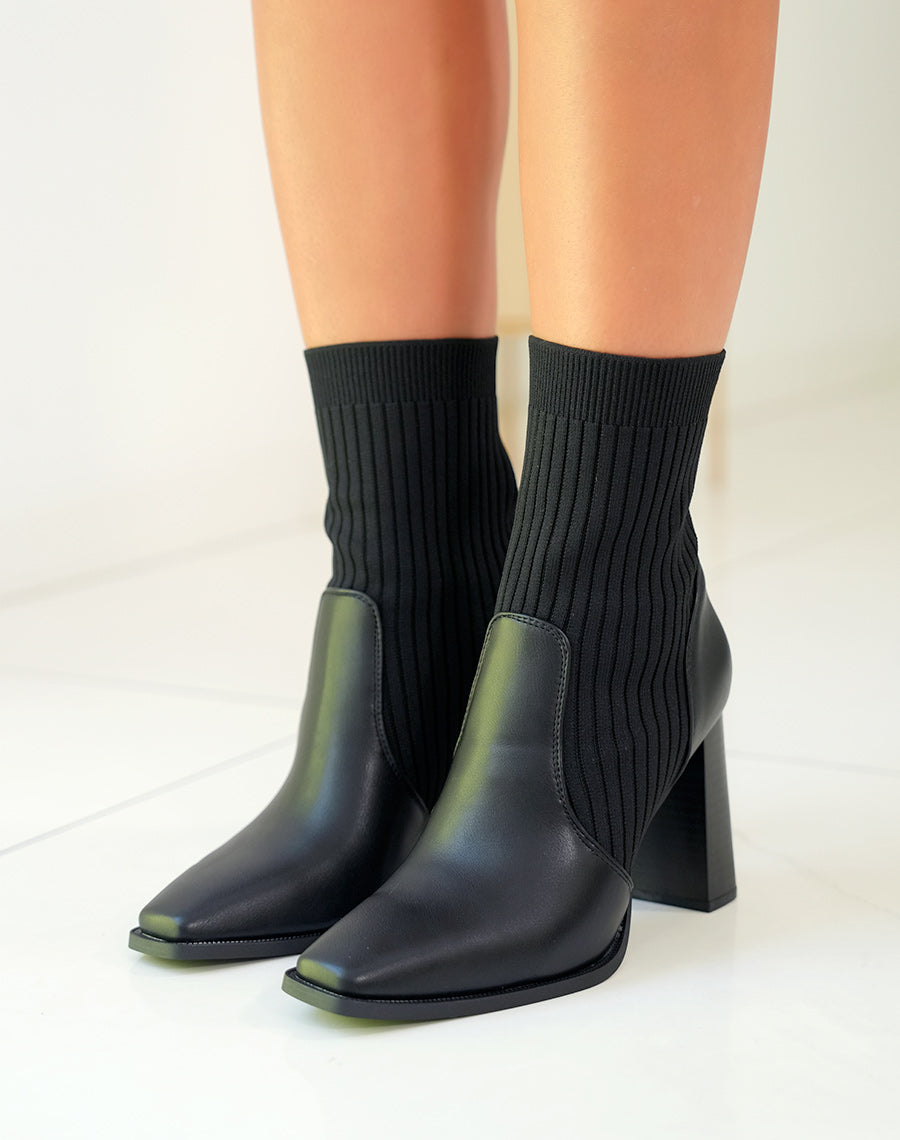 Bottines Classiques Bi-matière à Bout Carré - La Quintessence de l'Élégance Féminine