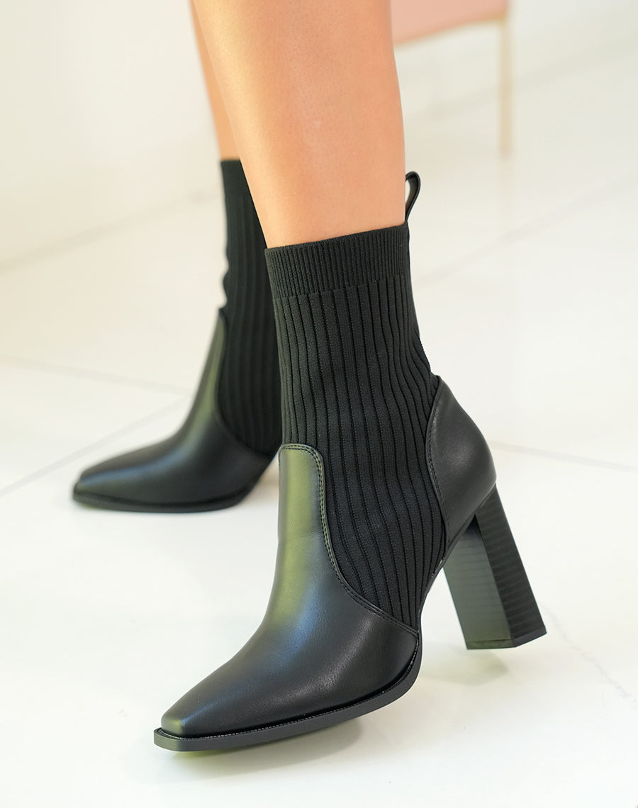 Bottines Classiques Bi-matière à Bout Carré - La Quintessence de l'Élégance Féminine