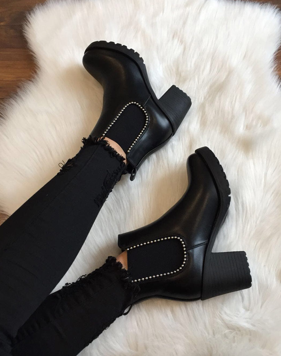 Bottines cloutées noires à talons