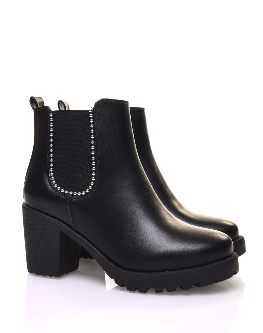 Bottines cloutées noires à talons