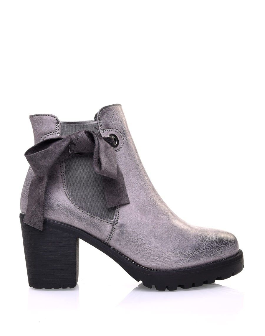 Bottines crantée grises à noeuds et oeillets