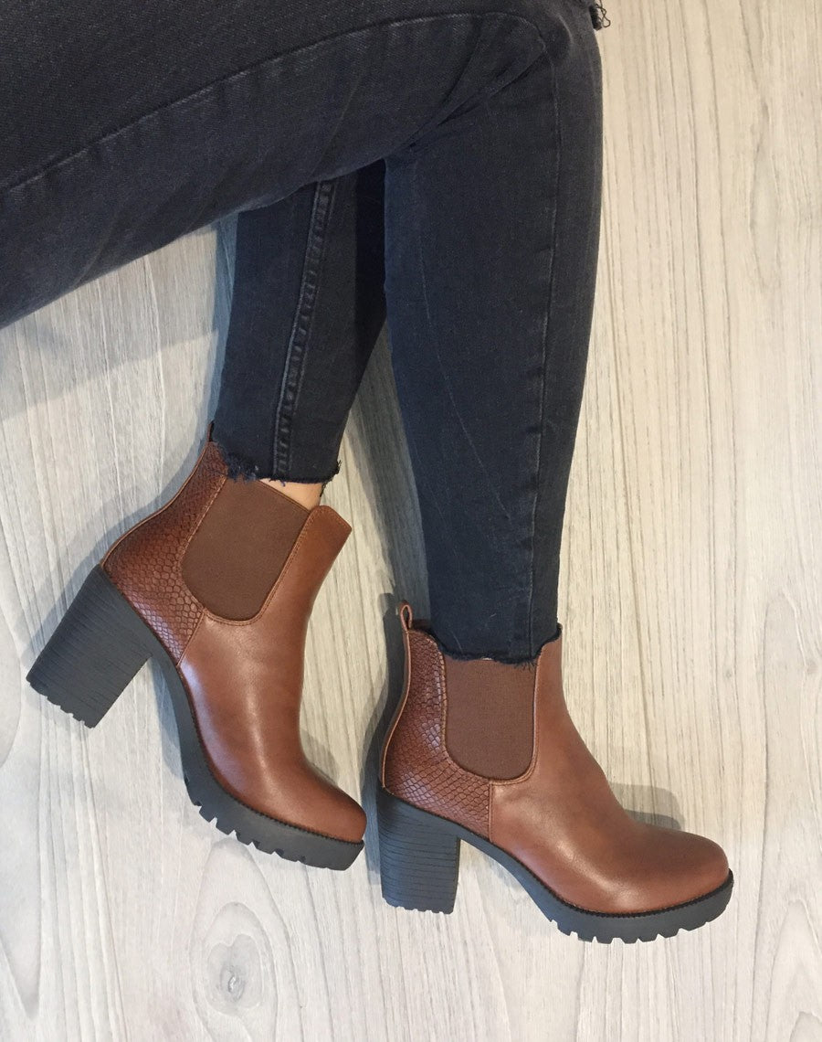 Bottines crantées camel foncé imprimé python