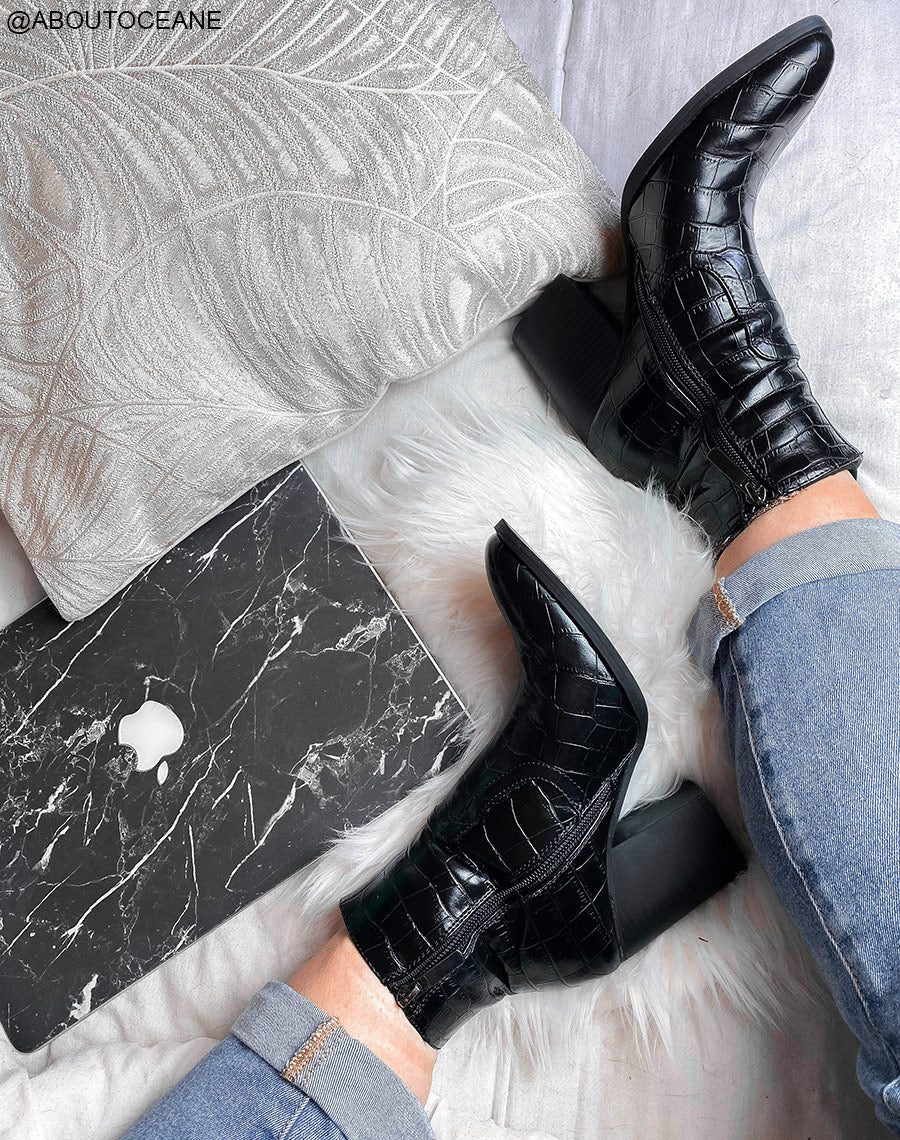 Bottines croco noir à talon et à bout carré