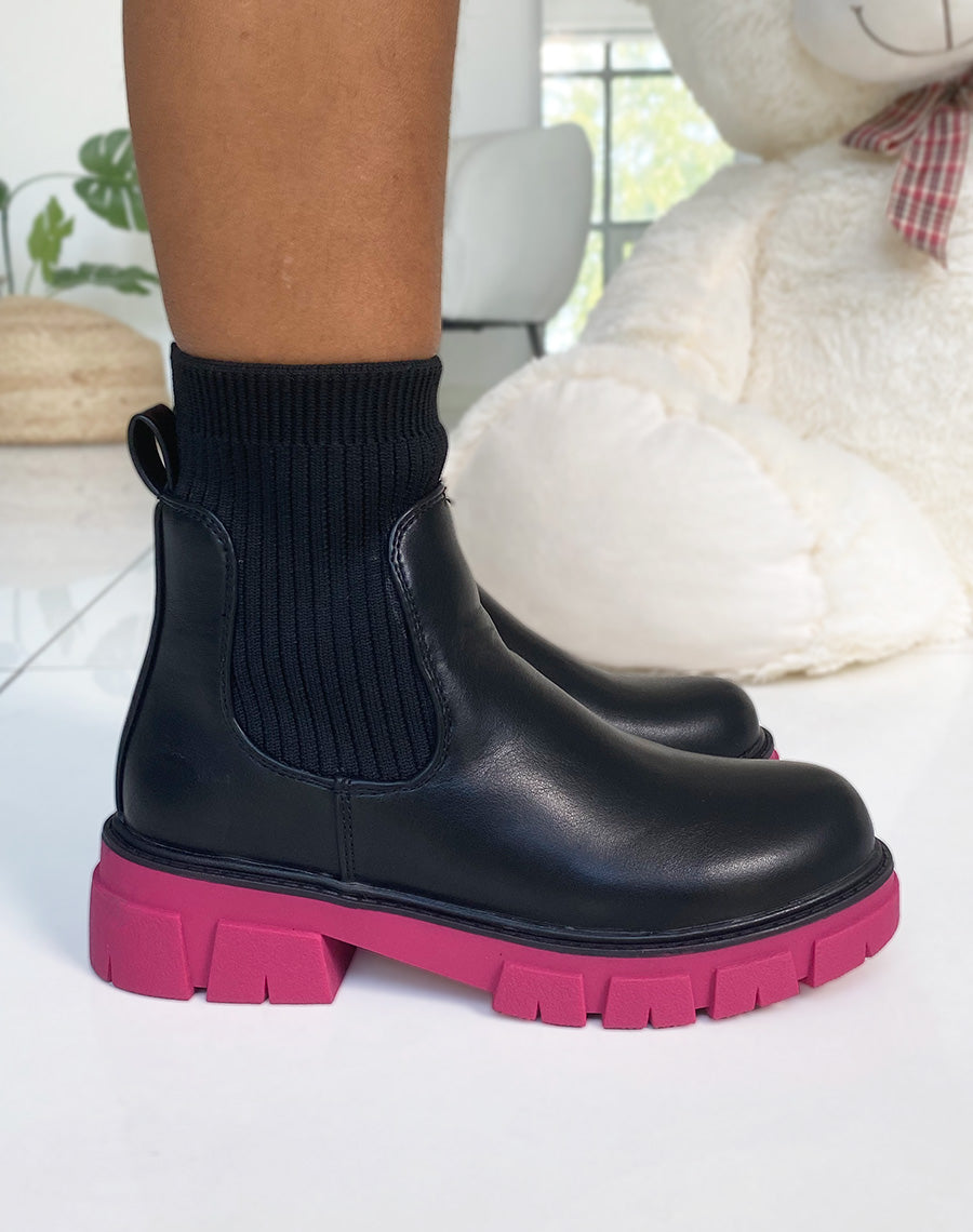 Bottines effet chaussette noires à semelle rose
