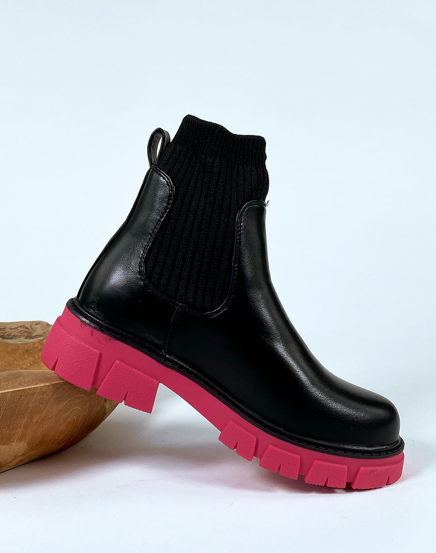 Bottines effet chaussette noires à semelle rose