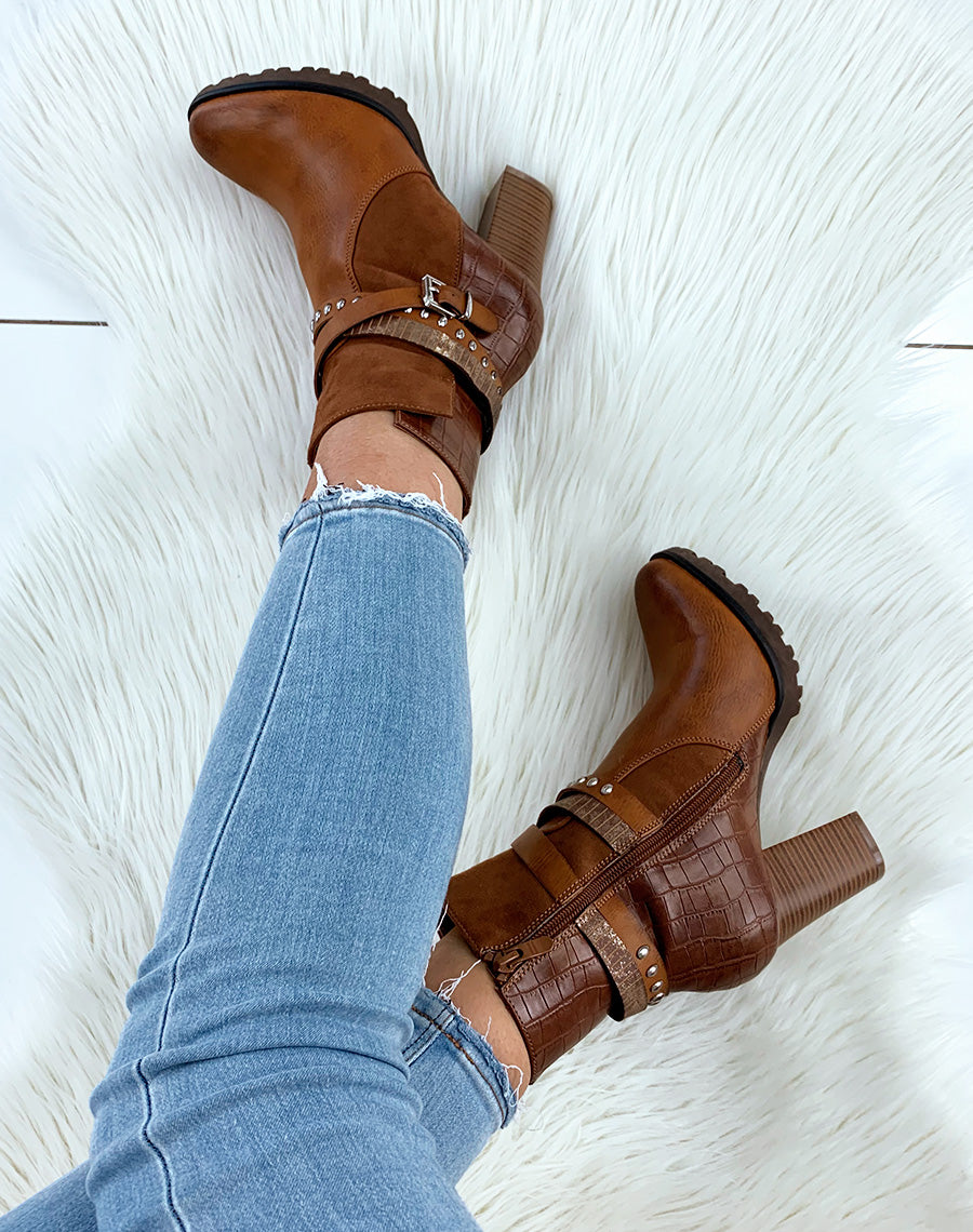 Bottines en bi-matières camel à talons et multiples lanières entrecroisées