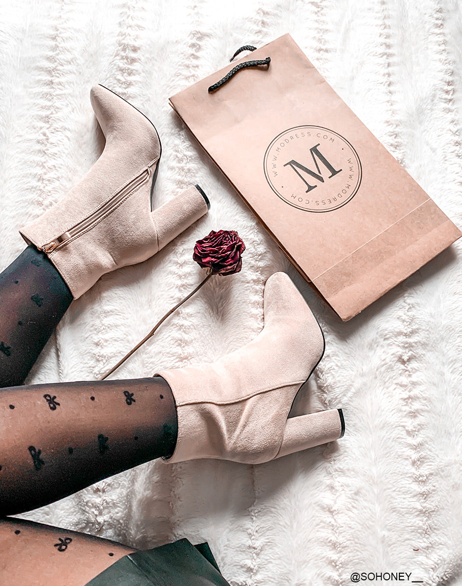 Bottines en suédine beige à talon