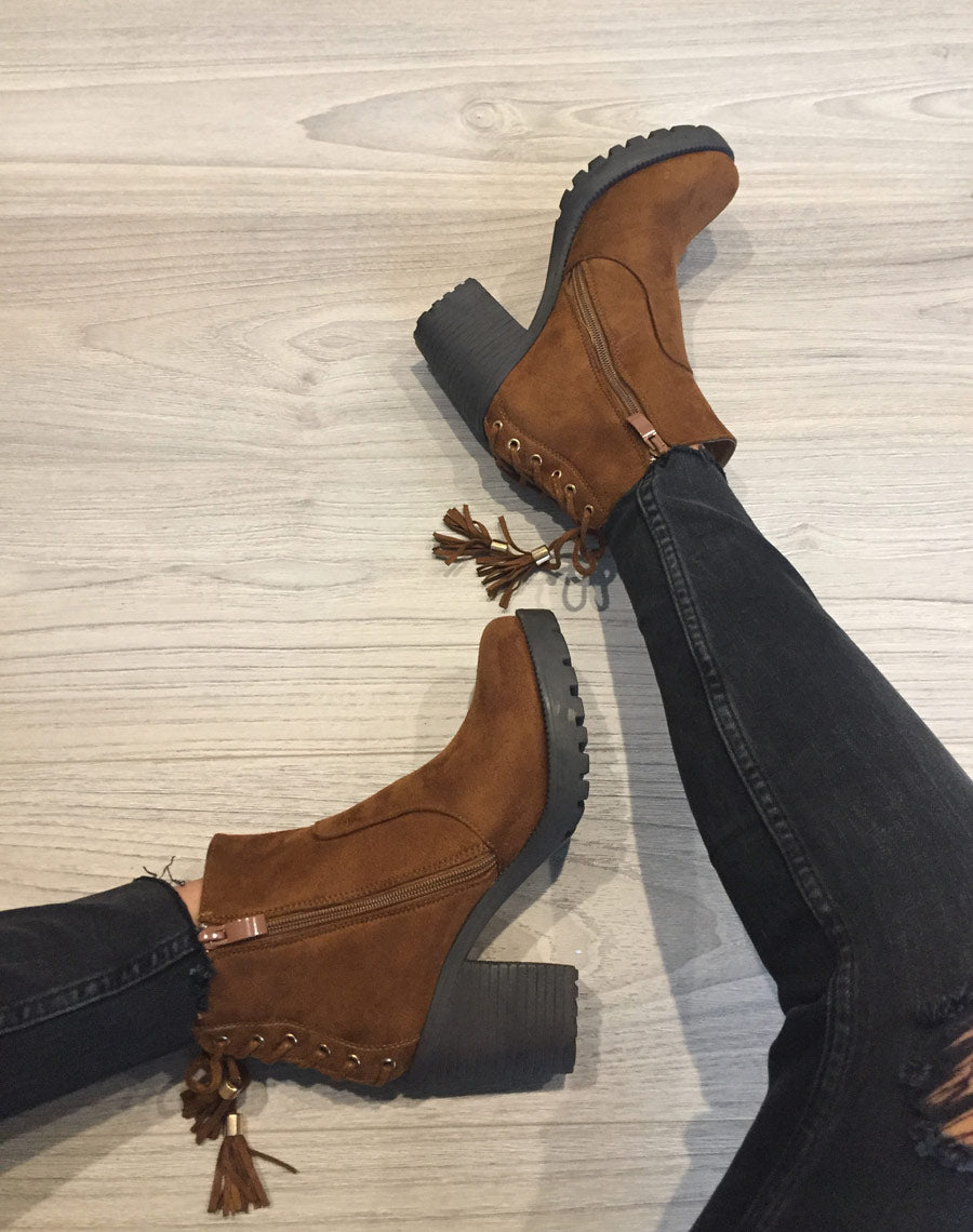 Bottines en suédine camel à semelles crantées