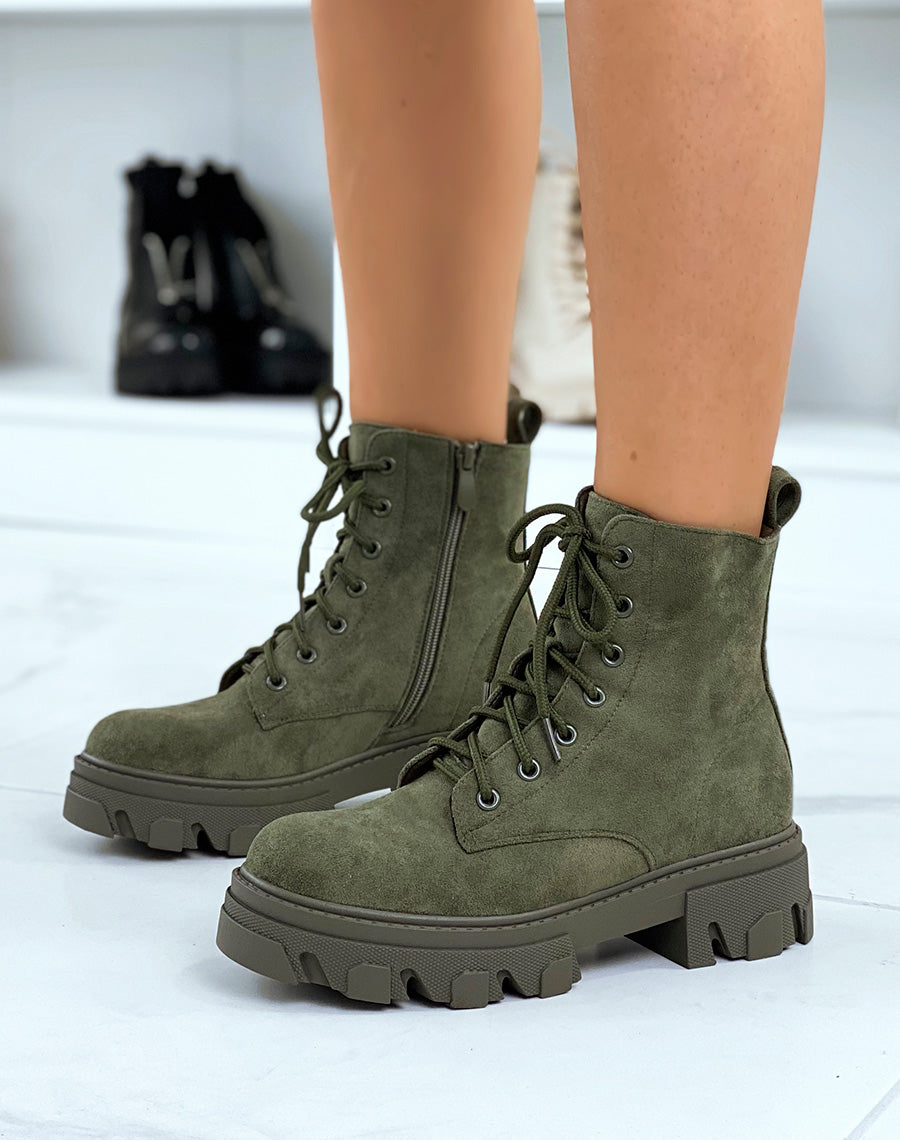 Bottines en suédine kaki lacées à semelle crantée