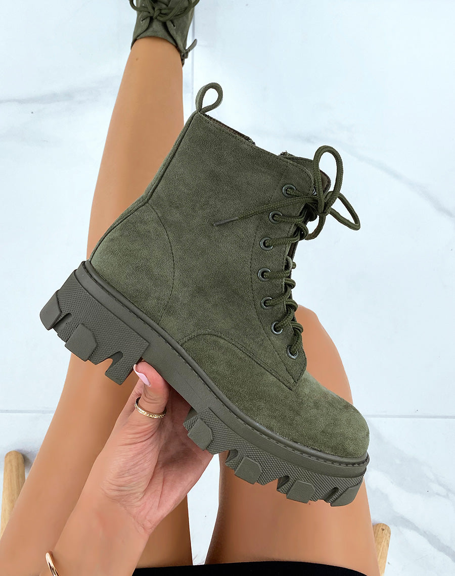 Bottines en suédine kaki lacées à semelle crantée