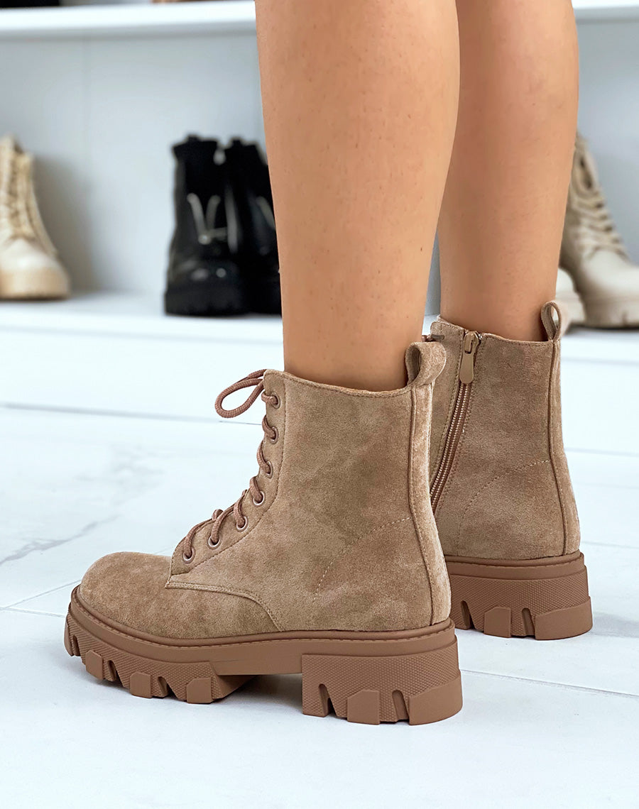 Bottines en suédine marron lacées à semelle crantée