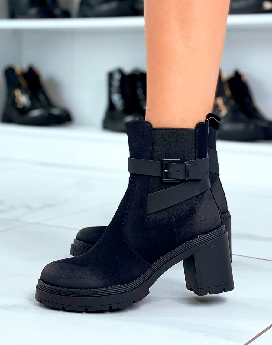 Bottines en Suédine Noire : L'Équilibre Parfait entre Tradition et Modernité