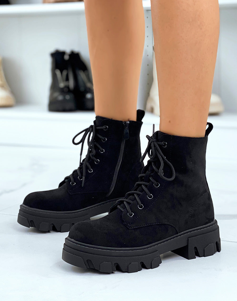 Bottines en suédine noire lacées à semelle crantée