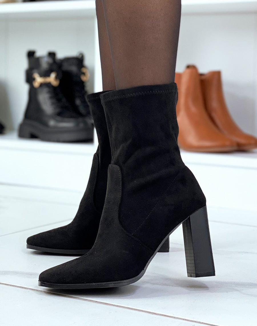 Bottines en suédine noire à talon carré