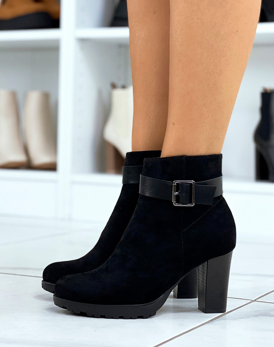 Bottines en suédine noire à talons