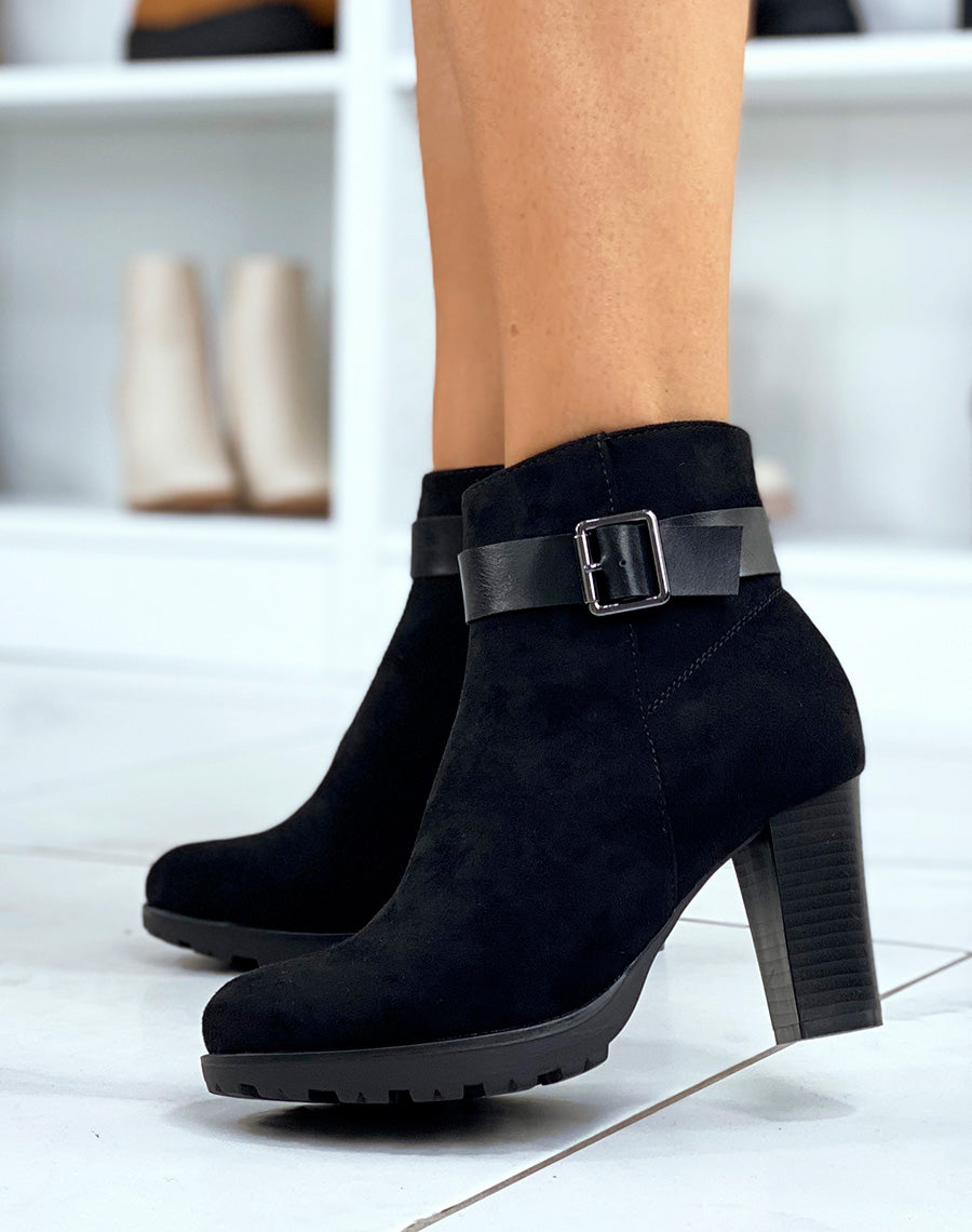 Bottines en suédine noire à talons