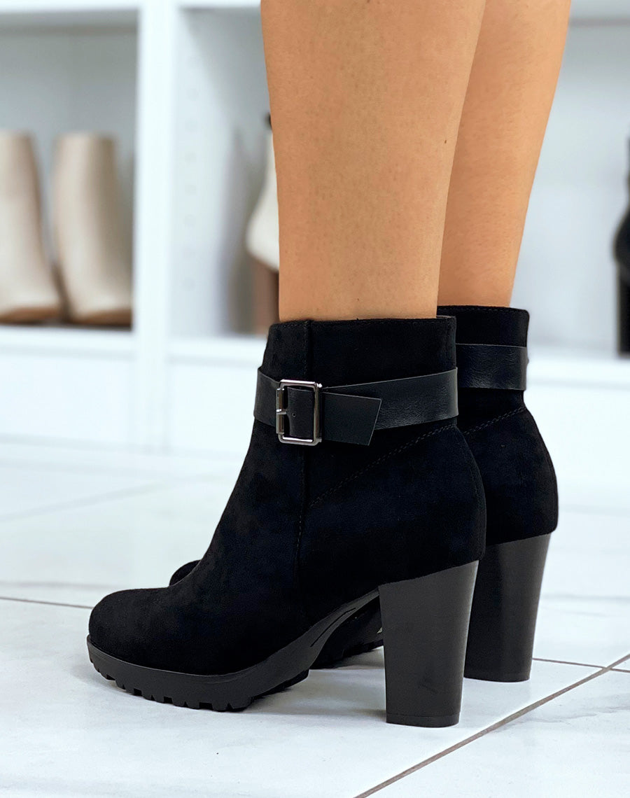 Bottines en suédine noire à talons