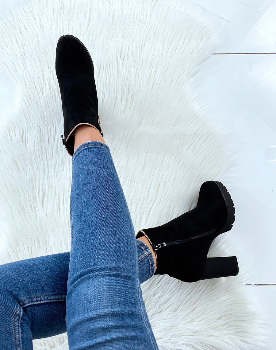 Bottines en suédine noires à talons