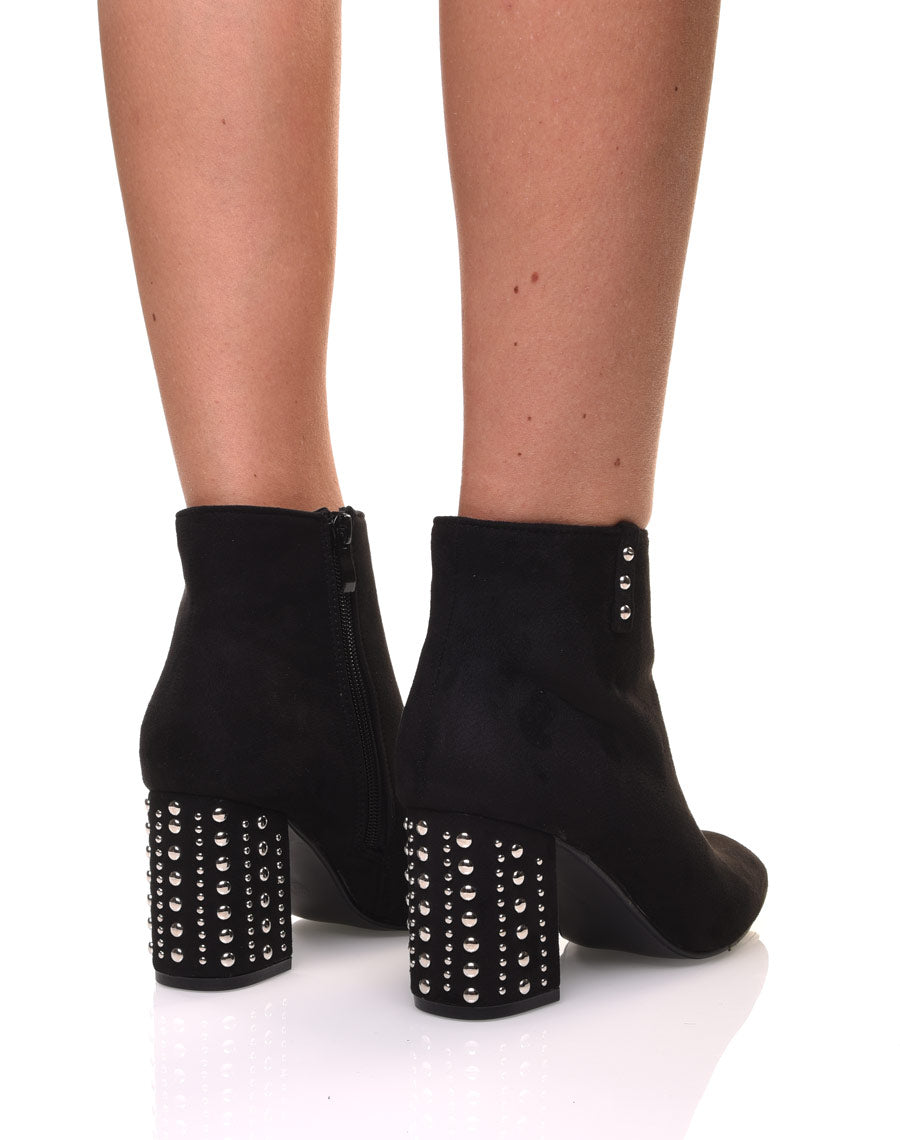 Bottines en suédine noires à talons cloutés