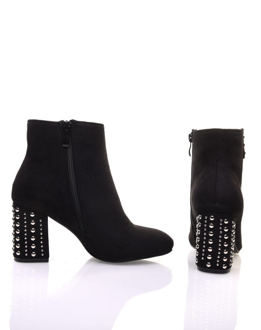 Bottines en suédine noires à talons cloutés