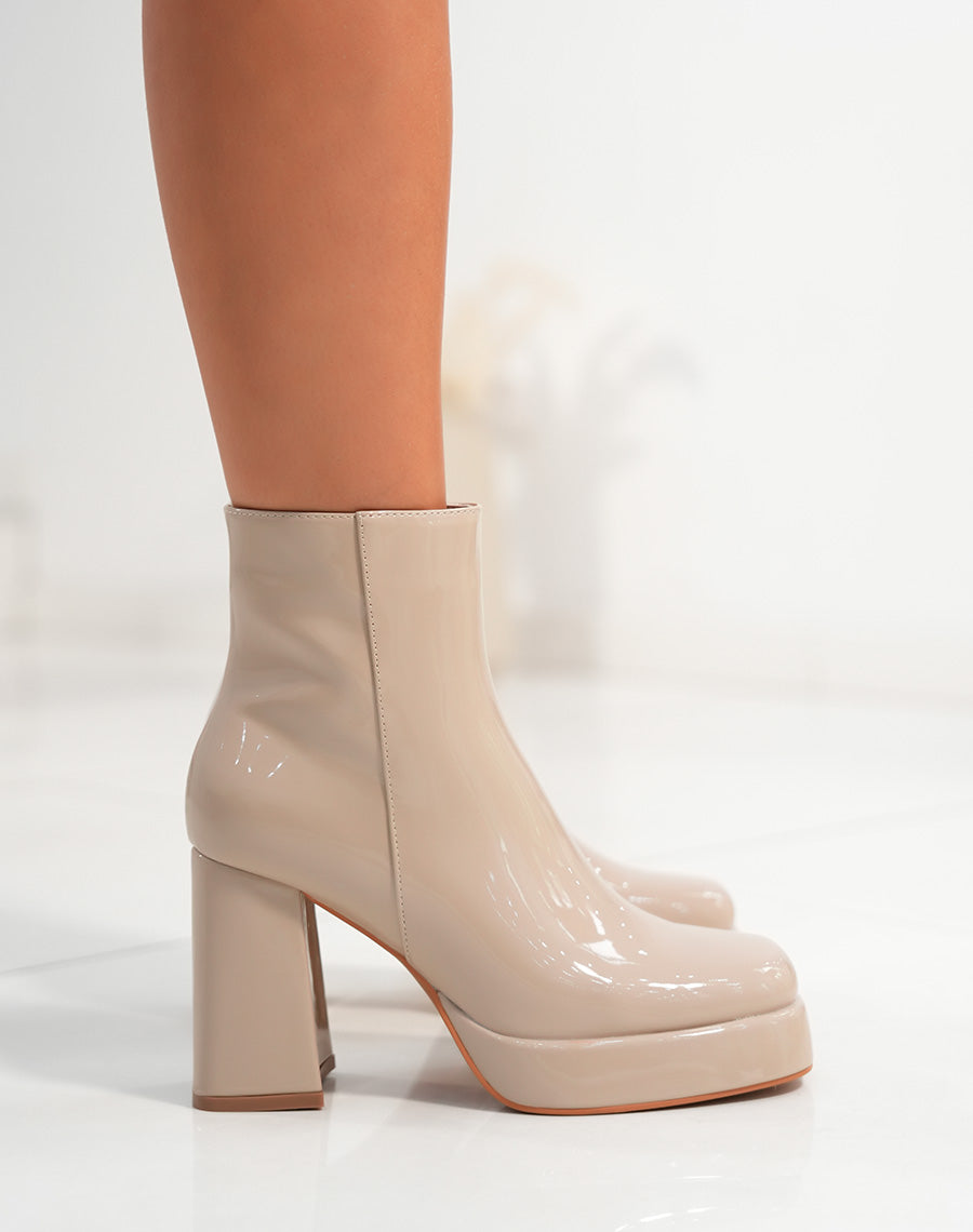 Bottines femme beige vernies avec talon haut et plateforme épaisse